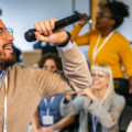 Team Building Musicale: Come la musica trasforma i gruppi di lavoro