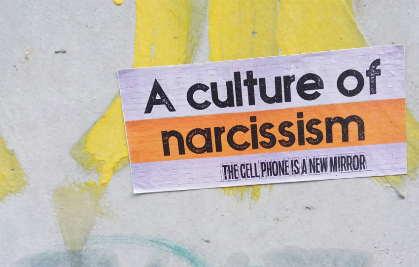 il mito di narciso nell'era dei social