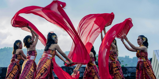 La danza folkloristica: il corpo che ricorda